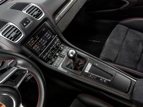 Certified 2016 Porsche Cayman GT4 RWD image 39