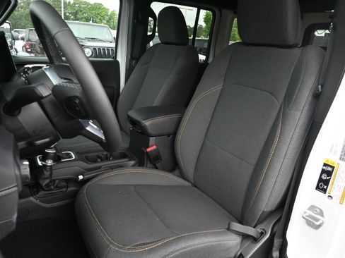 Used 2025 Jeep Wrangler Unlimited Sahara w/ Safety Group AWD/4WD image 12