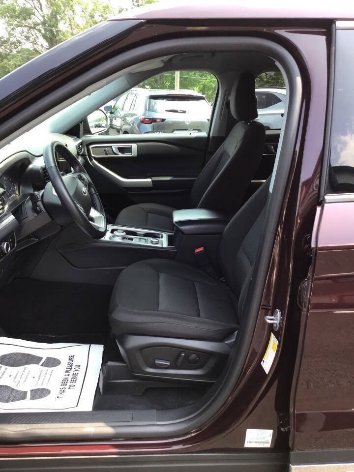 Used 2023 Ford Explorer XLT AWD/4WD image 7