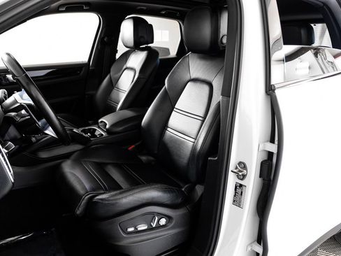 Used 2019 Porsche Cayenne S image 35