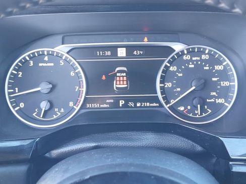 Used 2025 Nissan Pathfinder SL image 11