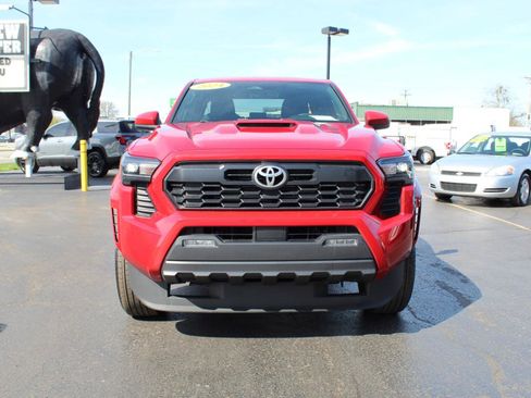 Used 2024 Toyota Tacoma TRD Sport image 3