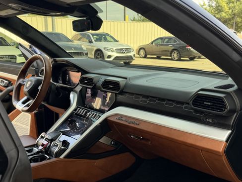 Used 2019 Lamborghini Urus AWD/4WD image 38