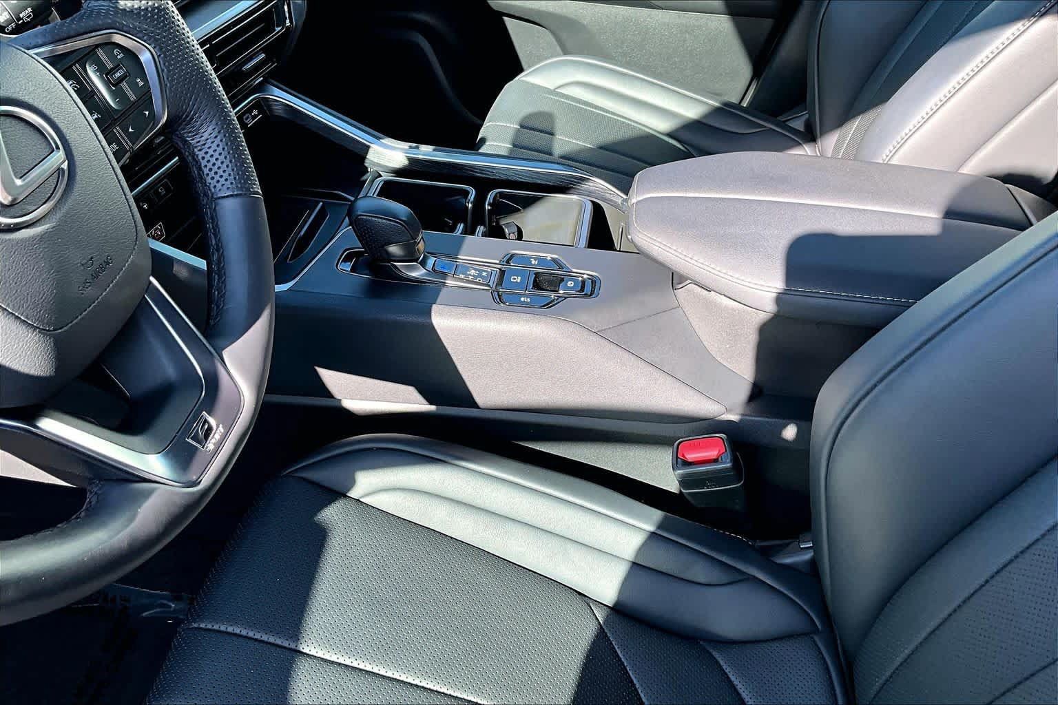 Used 2025 Lexus TX 500h AWD w/ Technology Package image 17