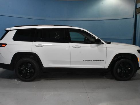 Used 2024 Jeep Grand Cherokee L Limited w/ Black Appearance Package AWD/4WD image 23