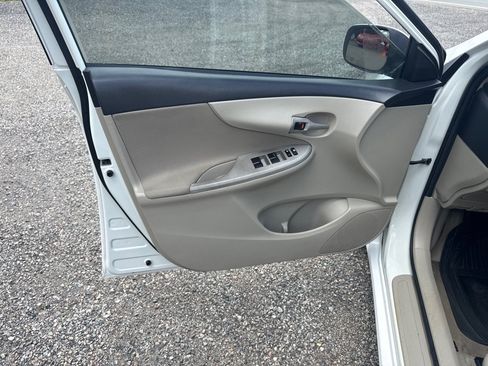 Used 2012 Toyota Corolla LE FWD image 28