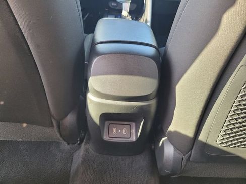 Used 2025 Hyundai Elantra SEL FWD image 17