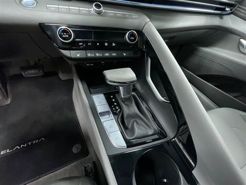 Used 2024 Hyundai Elantra SEL w/ Convenience Package FWD image 15