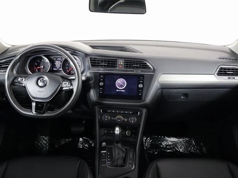 Used 2021 Volkswagen Tiguan SE w/ Panoramic Sunroof Package FWD image 8