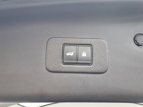 Used 2023 Nissan Armada SL w/ Captain's Chairs Package image 8