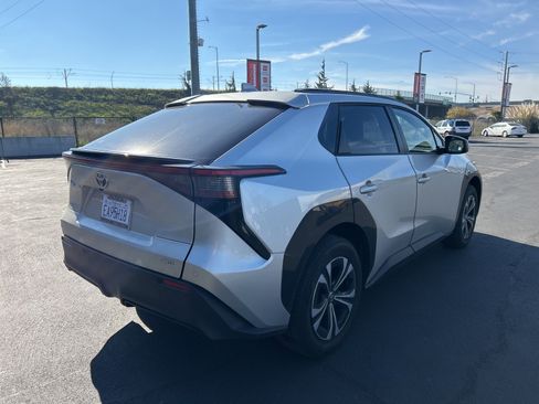 Used 2023 Toyota bZ4X XLE image 4