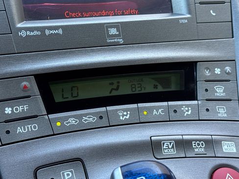 Used 2015 Toyota Prius Four image 17