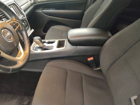 Used 2017 Jeep Grand Cherokee Laredo RWD image 17