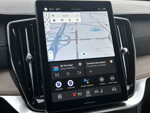 Certified 2025 Volvo XC90 B6 Plus image 28