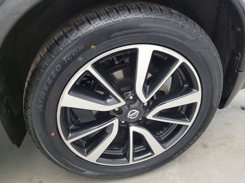 Used 2018 Nissan Rogue SL w/ Premium Package FWD image 31