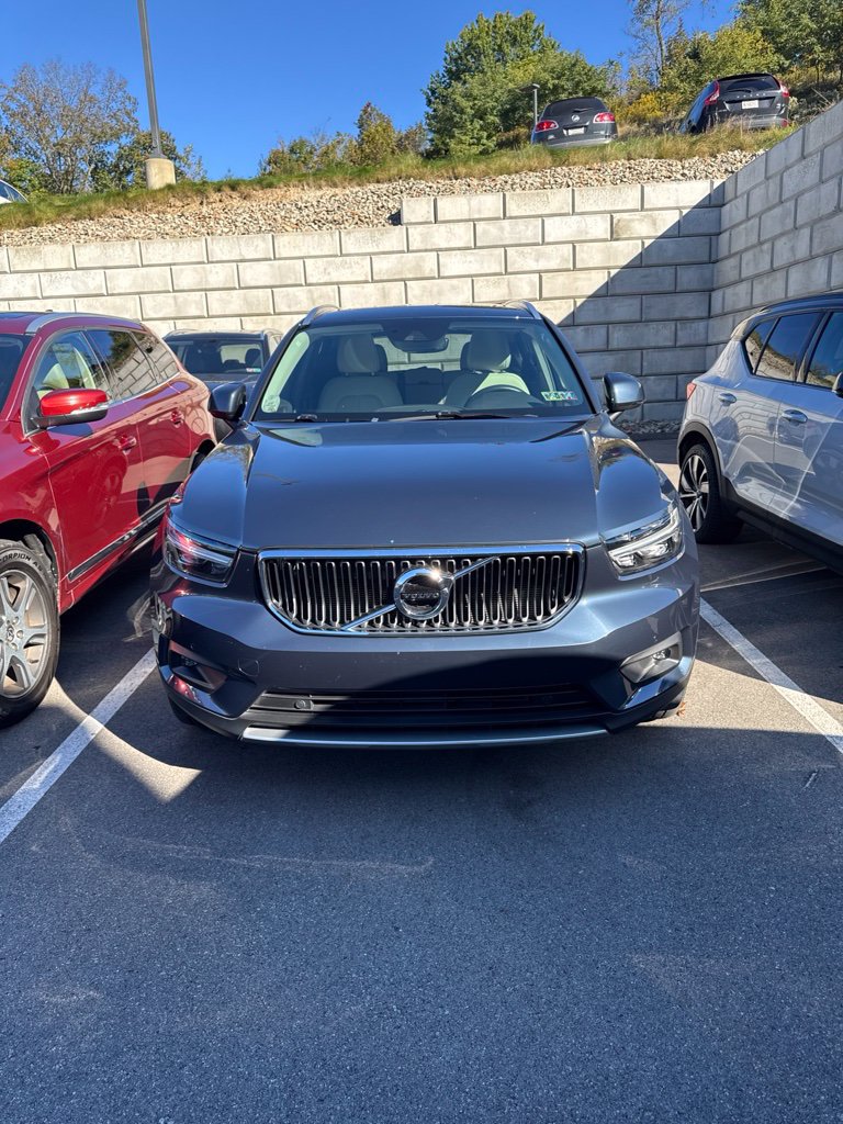 Used 2021 Volvo XC40 T5 Momentum w/ Protection Package AWD/4WD image 2