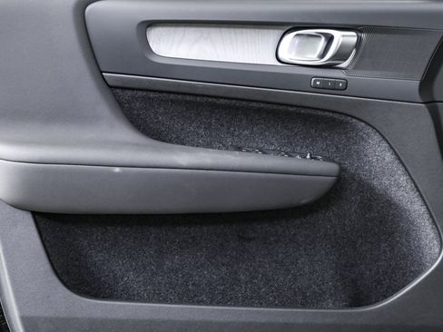 Certified 2025 Volvo XC40 B5 Plus image 8