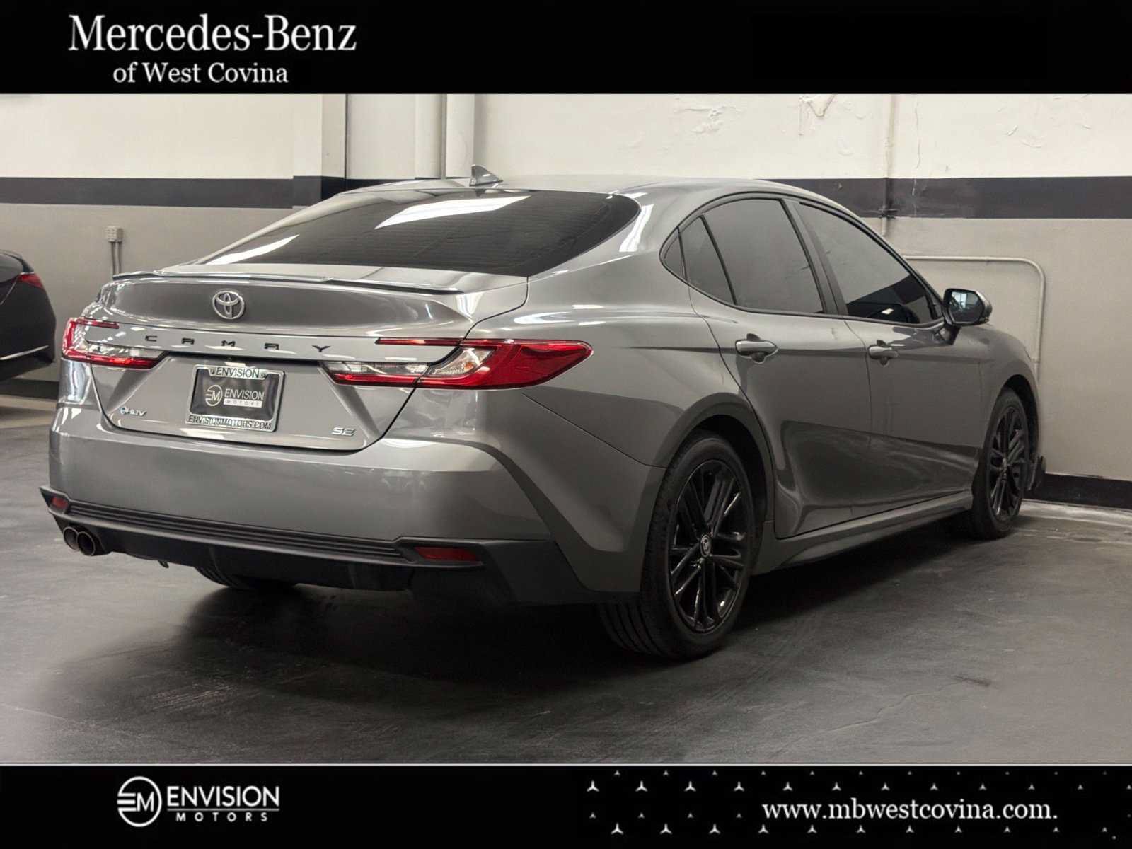 Used 2025 Toyota Camry SE FWD image 13