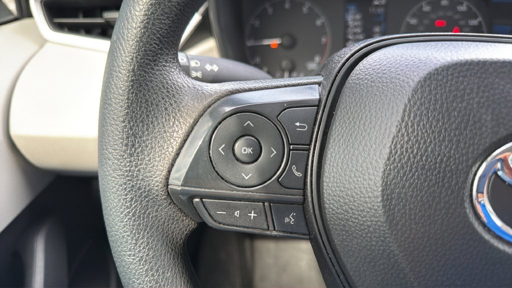 Used 2025 Toyota Corolla LE FWD image 23