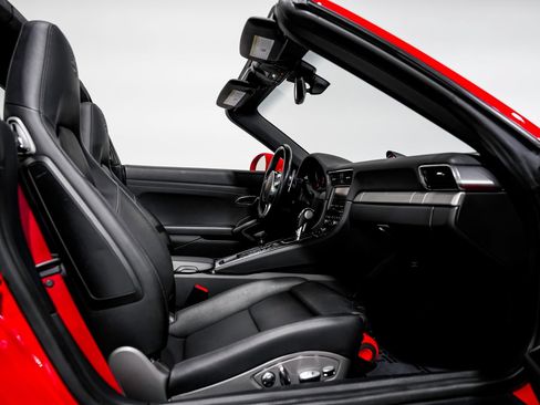 Used 2015 Porsche 911 Targa 4S AWD/4WD image 32