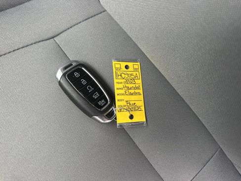 Used 2023 Hyundai Elantra SEL image 30
