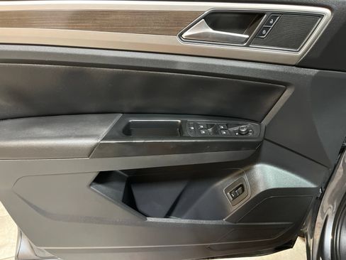 Used 2019 Volkswagen Atlas SEL R-Line FWD image 18