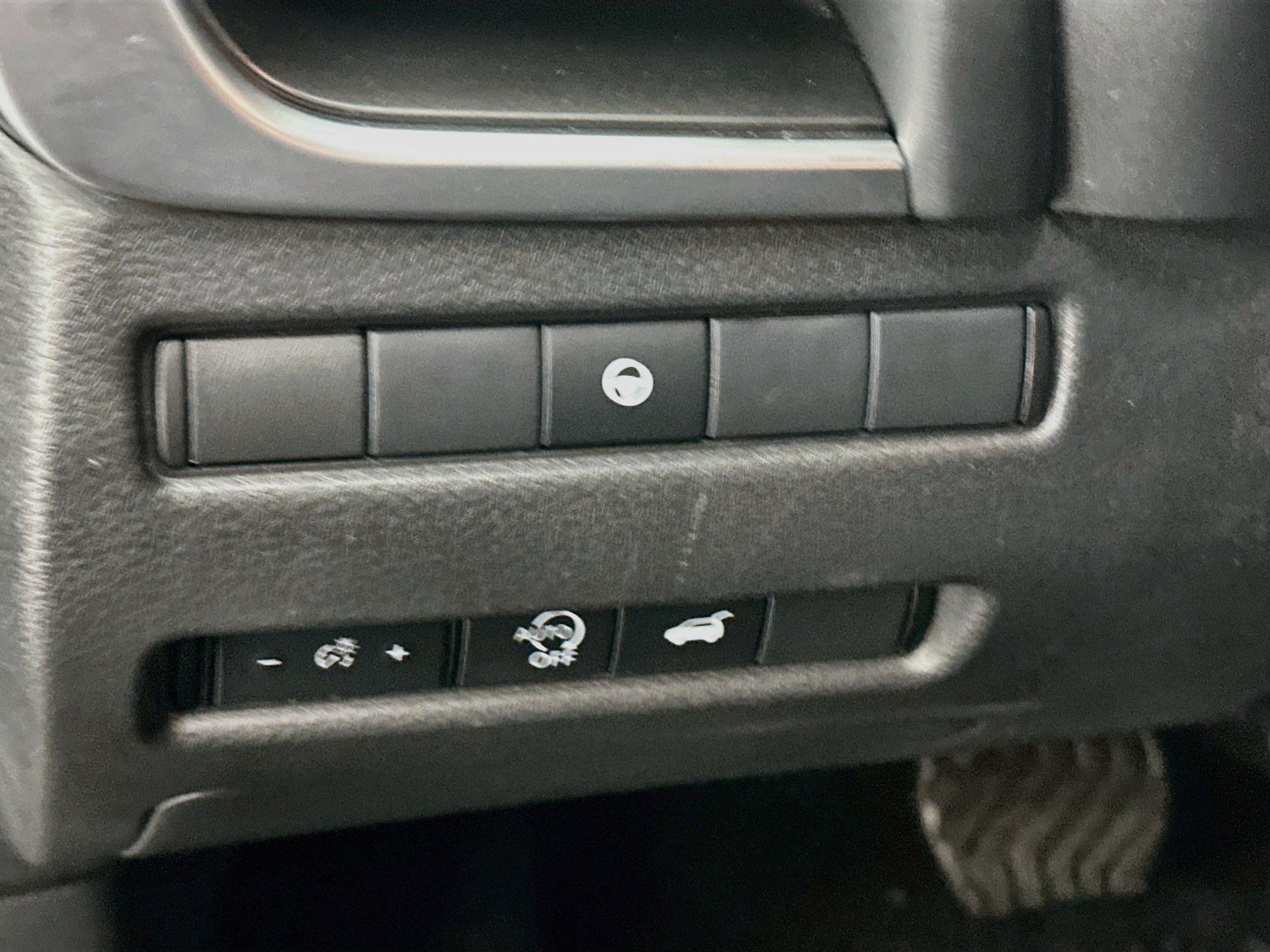 Used 2025 Nissan Rogue SV AWD/4WD image 17
