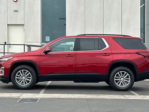 Used 2023 Chevrolet Traverse LT image 6