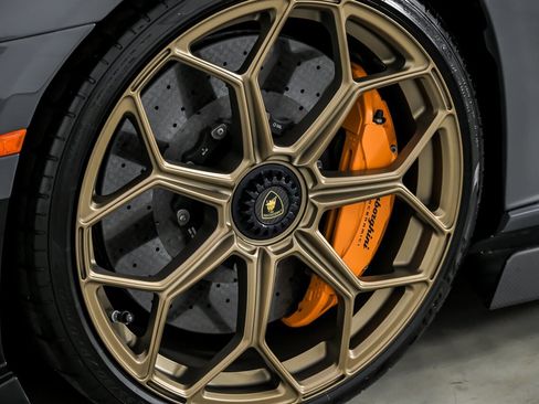 Used 2019 Lamborghini Aventador SVJ image 24
