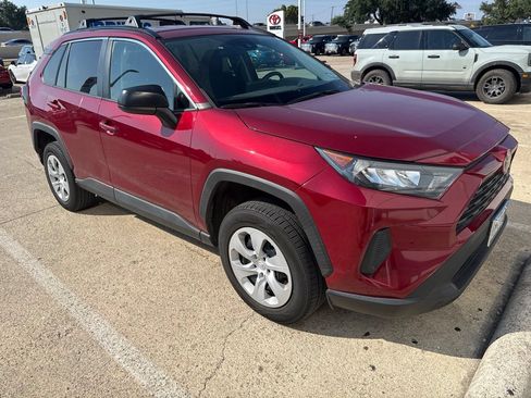 Used 2021 Toyota RAV4 LE FWD image 2