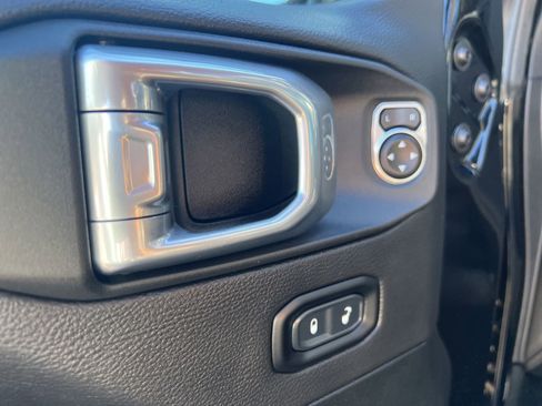 Used 2021 Jeep Wrangler Unlimited Sahara image 40