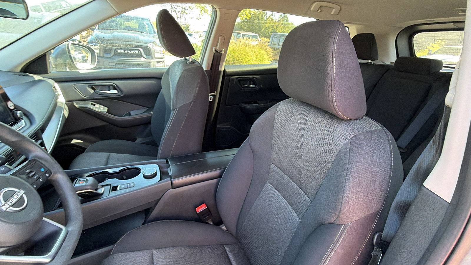 Used 2024 Nissan Rogue SV AWD/4WD image 17