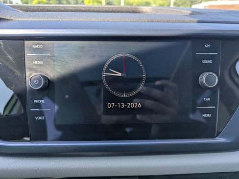 Used 2023 Volkswagen Taos SE w/ Panoramic Sunroof Package FWD image 23