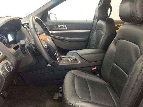 Used 2016 Ford Explorer XLT w/ Equipment Group 202A AWD/4WD image 17