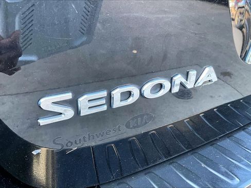 Used 2019 Kia Sedona LX FWD image 30