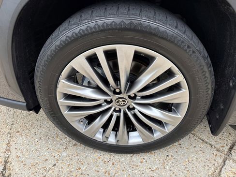 Used 2022 Toyota Highlander Platinum image 10