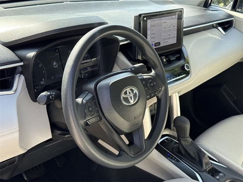 Used 2024 Toyota Corolla Cross L image 9