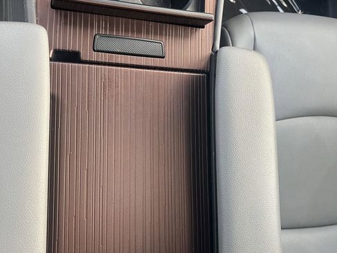 Used 2021 Toyota Sienna XLE image 23