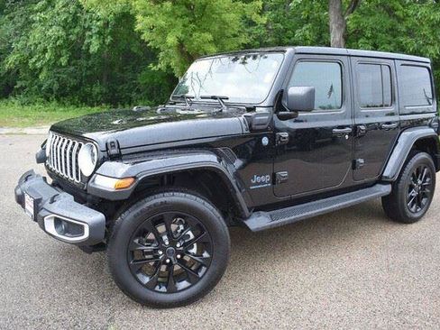 Used 2025 Jeep Wrangler Sahara 4xe AWD/4WD image 13