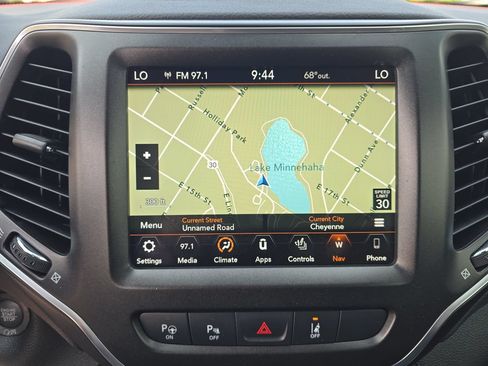 Used 2019 Jeep Cherokee Trailhawk AWD/4WD image 21