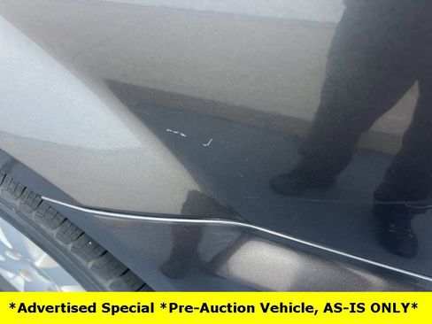 Used 2015 Chrysler Town & Country Touring image 13