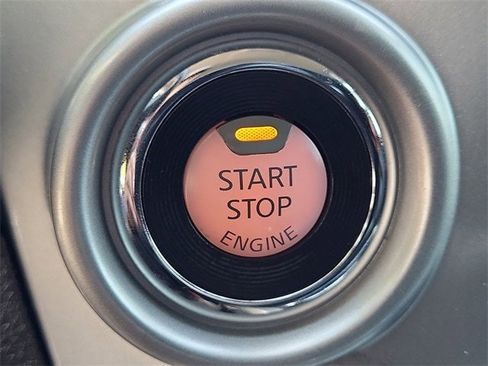 Used 2017 Nissan Titan PRO-4X w/ Pro-4x Convenience Package image 19