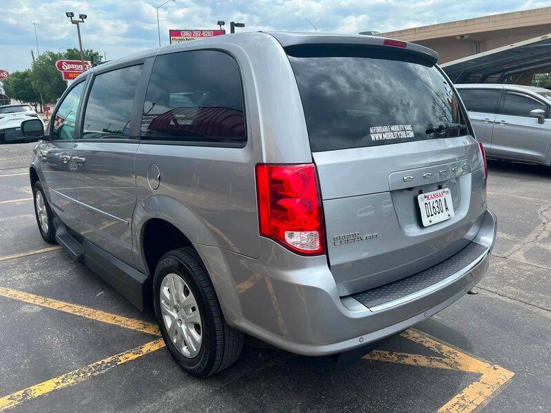 Used 2017 Dodge Grand Caravan SE w/ Power Window Group FWD image 14