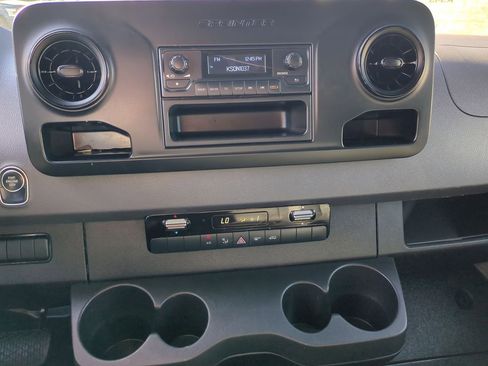 Used 2023 Mercedes-Benz Sprinter 2500 image 22