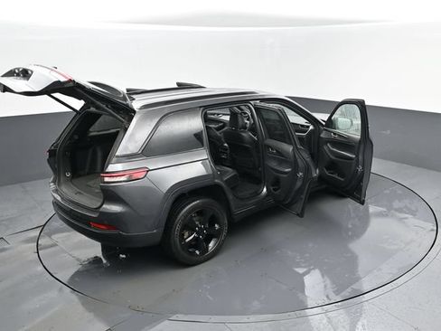 Used 2023 Jeep Grand Cherokee Altitude AWD/4WD image 29