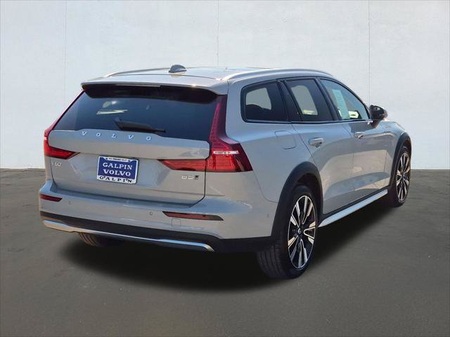 Certified 2025 Volvo V60 B5 Cross Country Ultra AWD/4WD image 5