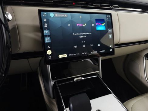 Certified 2025 Land Rover Range Rover SE AWD/4WD image 22
