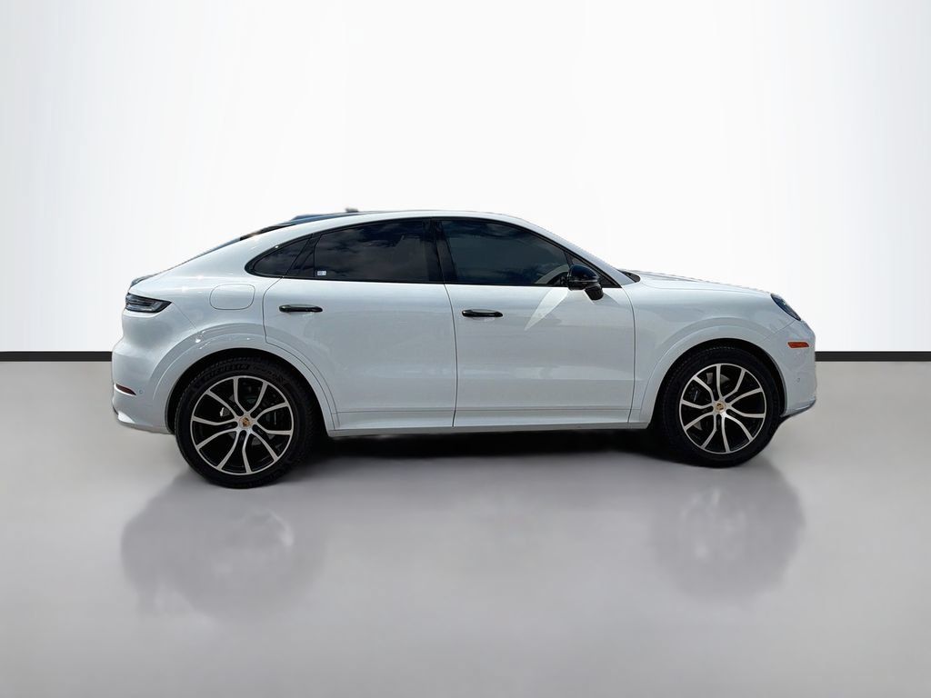 Used 2024 Porsche Cayenne Coupe AWD/4WD image 3