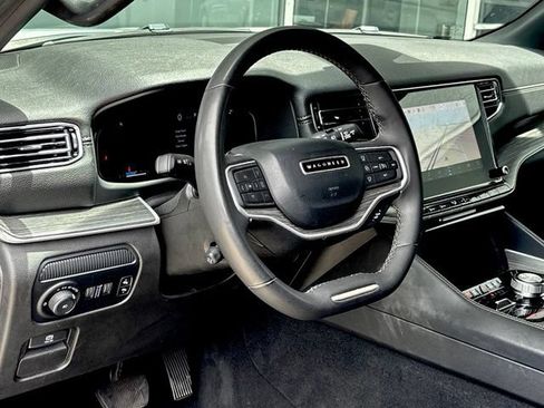 Used 2023 Jeep Wagoneer L Series II AWD/4WD image 10