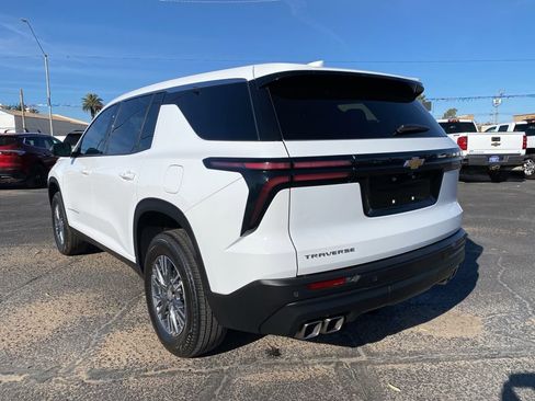 Used 2024 Chevrolet Traverse LS image 21